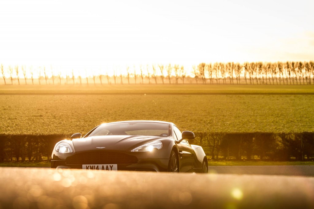 Aston Martin Vanquish - foto Luuk van Kaathoven