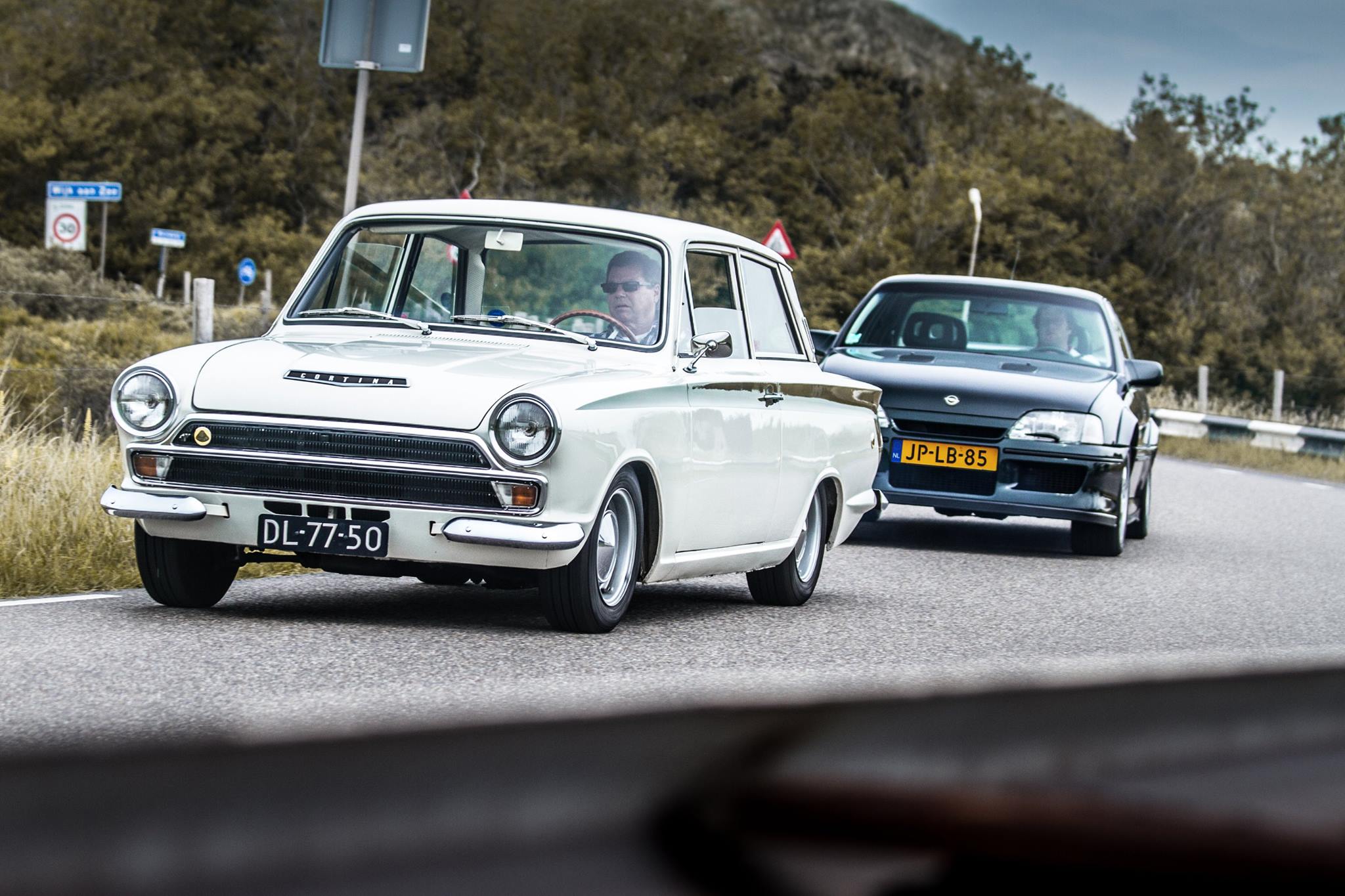 Lotus Cortina en Lotus Omega - foto Luuk van Kaathoven