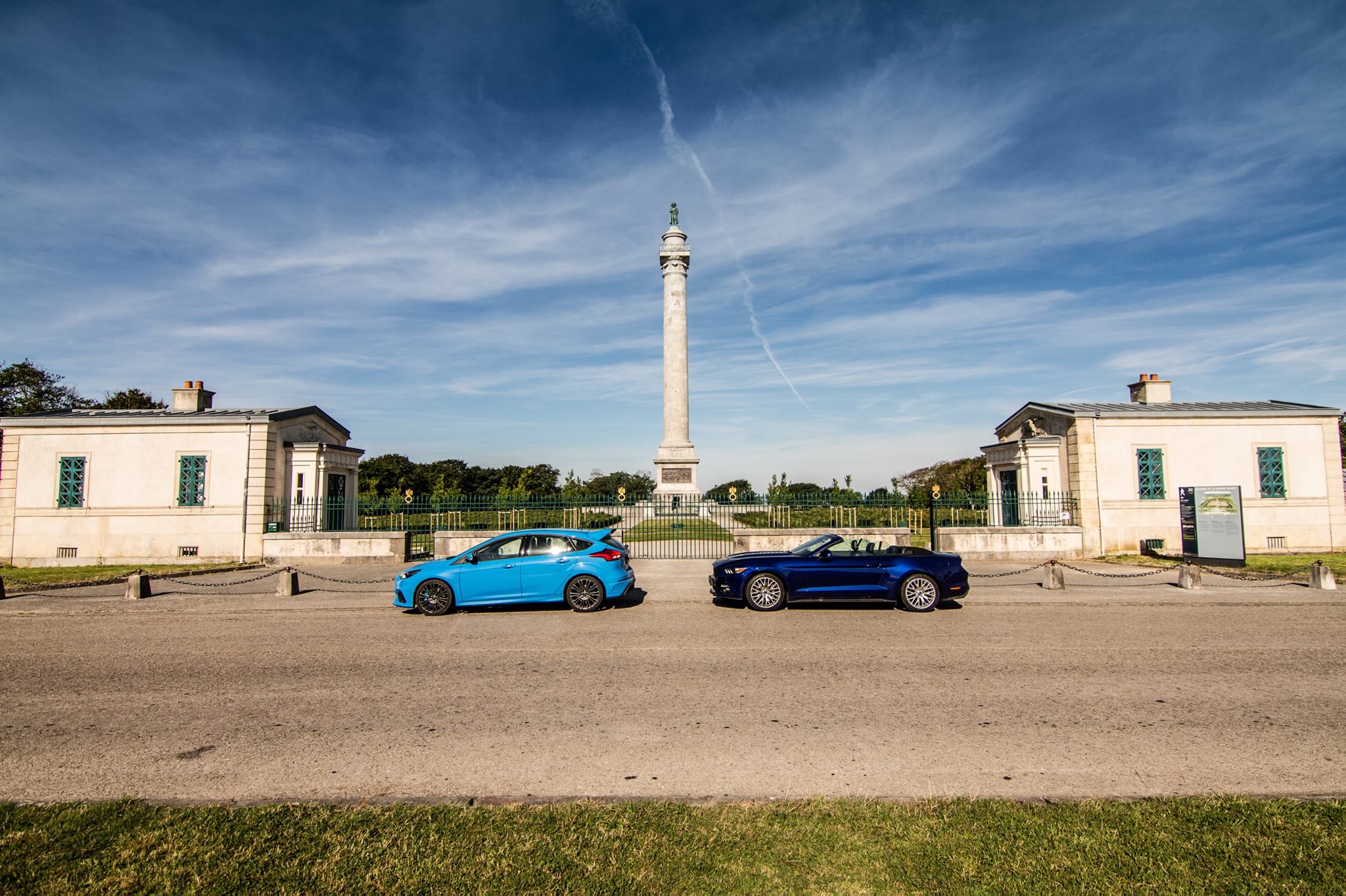 Ford Focus RS - Ford Mustang